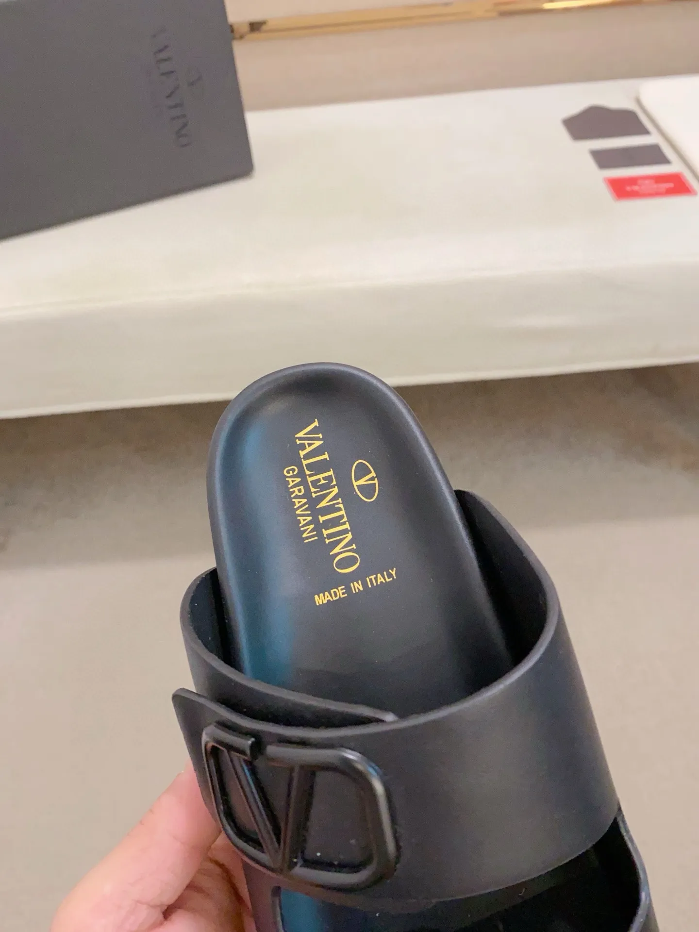 Men's shoes💰: 440💰[Valentino] New men's boutique slippers, counter quality, classic plaid, the actual workmanship is quite complex🔰The uppers are made of imported fabrics➕🐑Sheepskin lining, which tests the craftsman's craftsmanship➕original PU outsole. Size: 38-44 (45 can be customized, non-refundable)